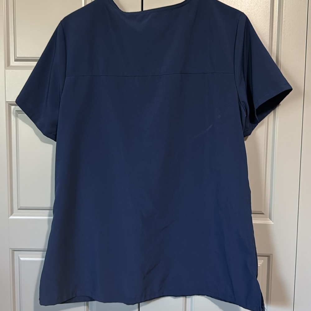 Navy Dickies scrub top - Picture 2 of 6
